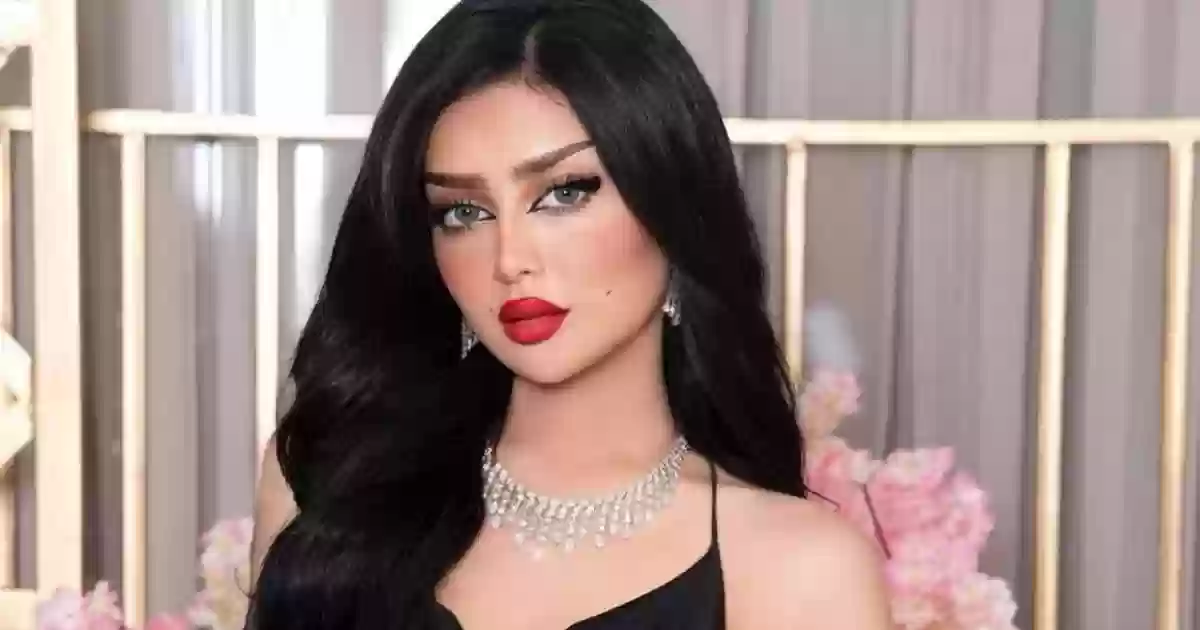 تجمهر كبير بسكاكا بسبب حسناء سناب وخبيرة تجميل سعودية