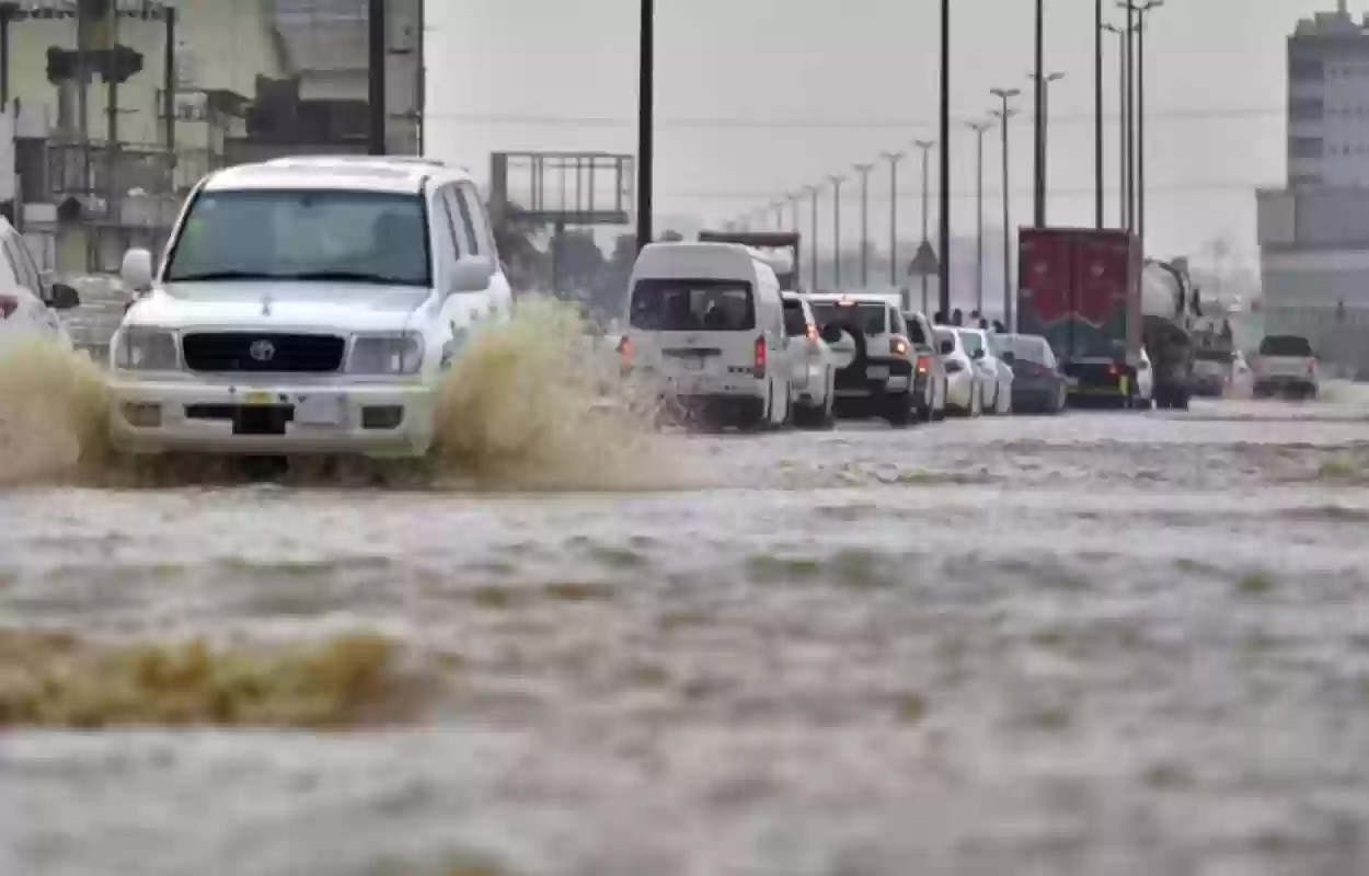 أمطار رعدية غزيرة