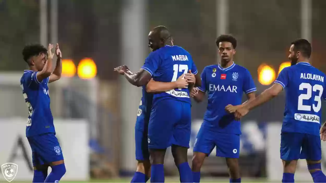 جدل بسبب صورة لاعب الهلال في أيادي جماهير إيران في دوري أبطال آسيا