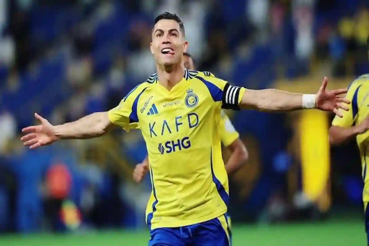 قائد نادي النصر رونالدو يغادر الملعب غاضبًا بعد استبداله في مباراة الخلود!