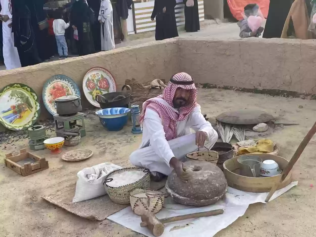 سبب عدم أكل البدوي الطعام مع زوجته من نفس الصحن