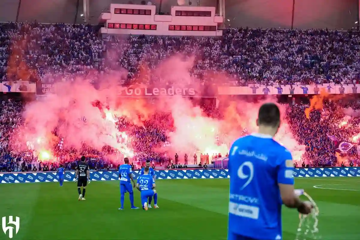 الهلال في الصدارة.. جماهير الهلال تجهز مفاجأة في مواجهة الفتح