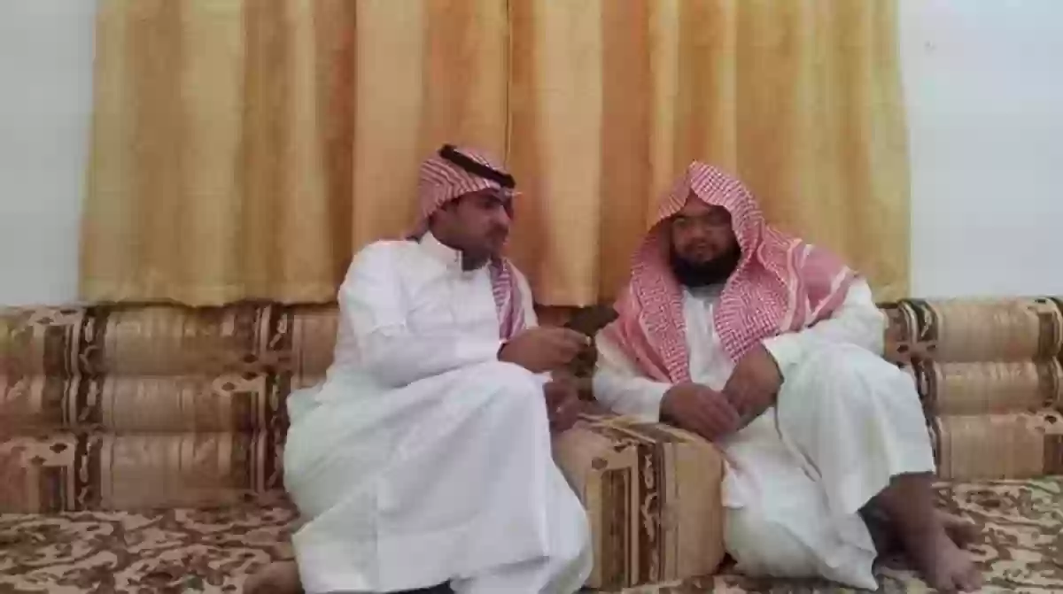 الكاميرا تلتقط شبيه الشيخ السديس رحمه الله!!