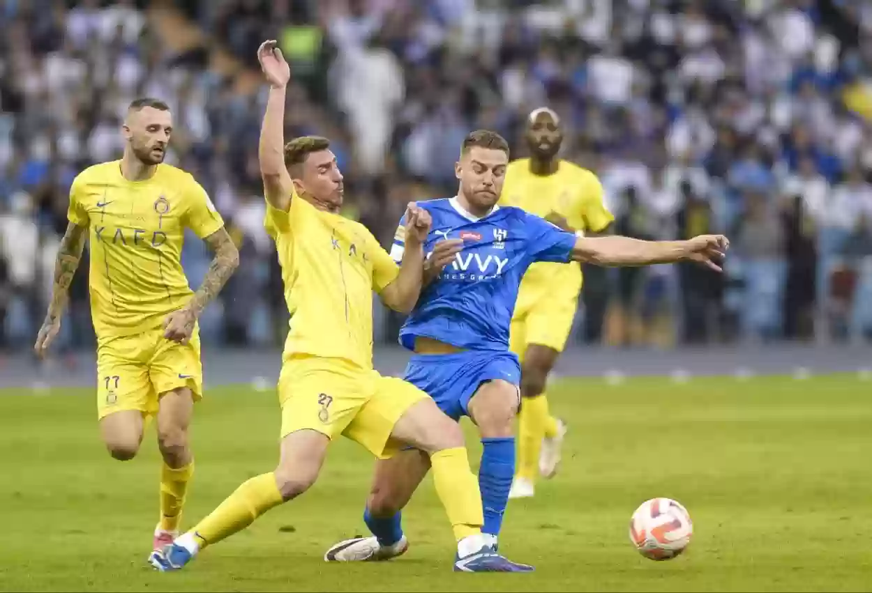 شكوك حول مشاركة الحارس الدولي في ديربي النصر والهلال