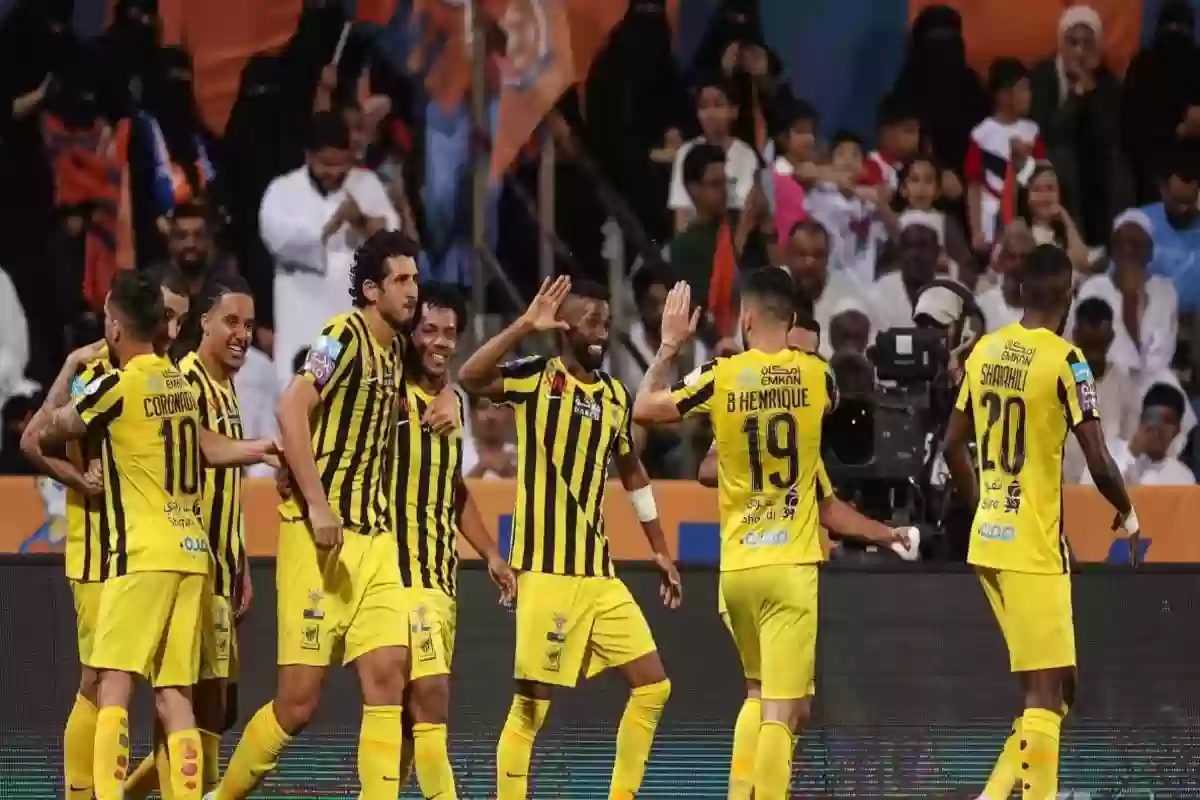 نجم الاتحاد العالمي على رادارات أندية عربية.. وهذا هو قرار العميد