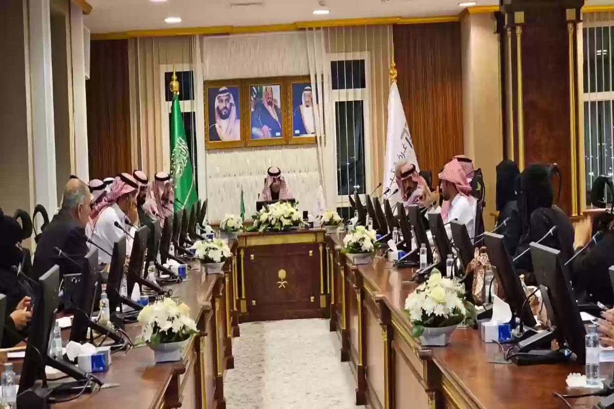 نبأ سار للعاملين.. الحكومة السعودية تلزم صاحب العمل بهذا الإجراء 