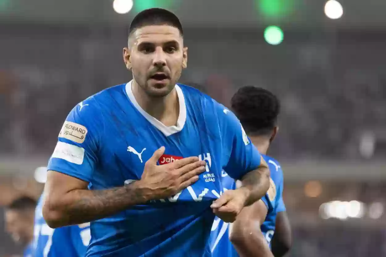 مستقبل ميتروفيتش مع الهلال.. هل يتم تجديد العقد أم يبحث عن بديل شاب؟